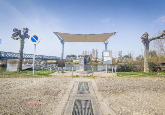 Aire de service pour camping-cars de Branne