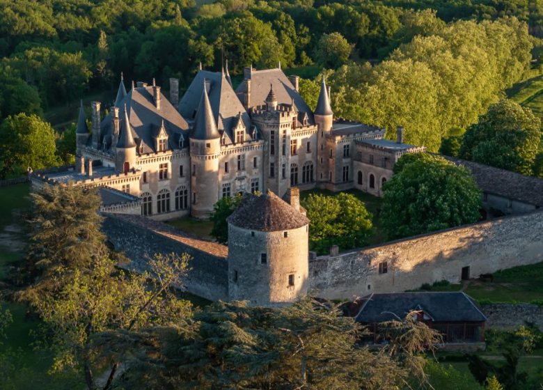 Château et Tour Michel de Montaigne