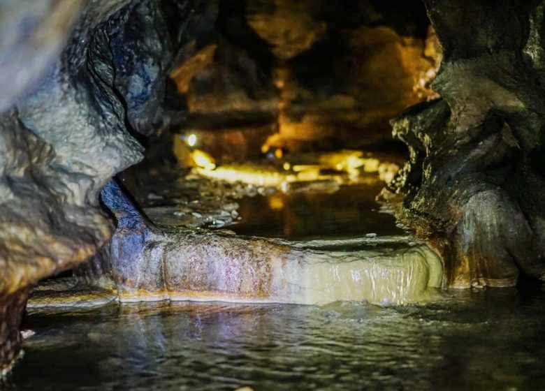 塞莱斯汀洞穴