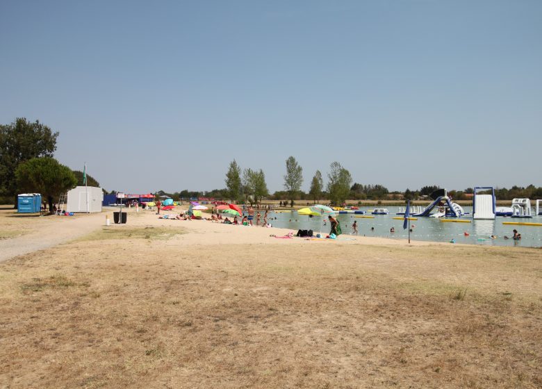 Nauves lake and its leisure center