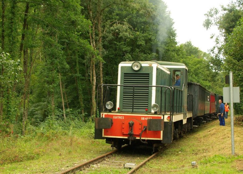Guîtres Marcenais 旅游列车
